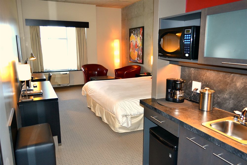 Grand Times - Aeroport De Hotel Ville de Québec