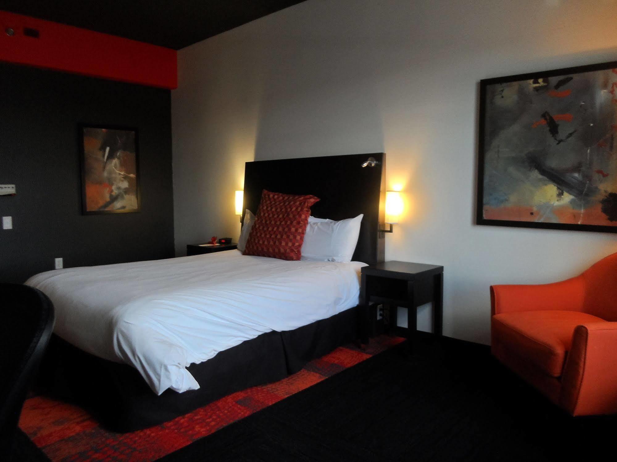Grand Times - Aeroport De 4*